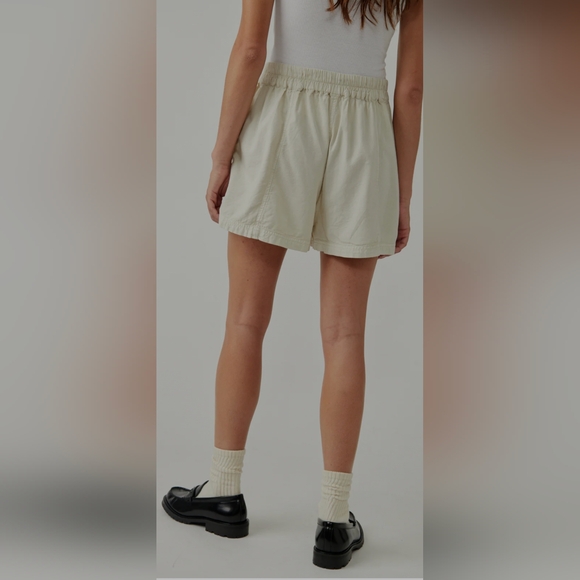 NWT Free People Get Free Poplin Shorts in Nilla Cream - Picture 5 of 11
